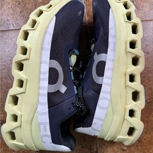 On cloud Cloudmonster men’s size 8